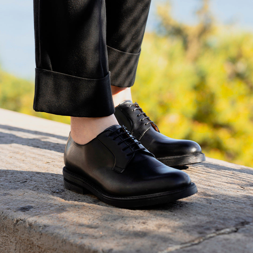 Derby-Schnürschuhe aus Leder – Schwarz