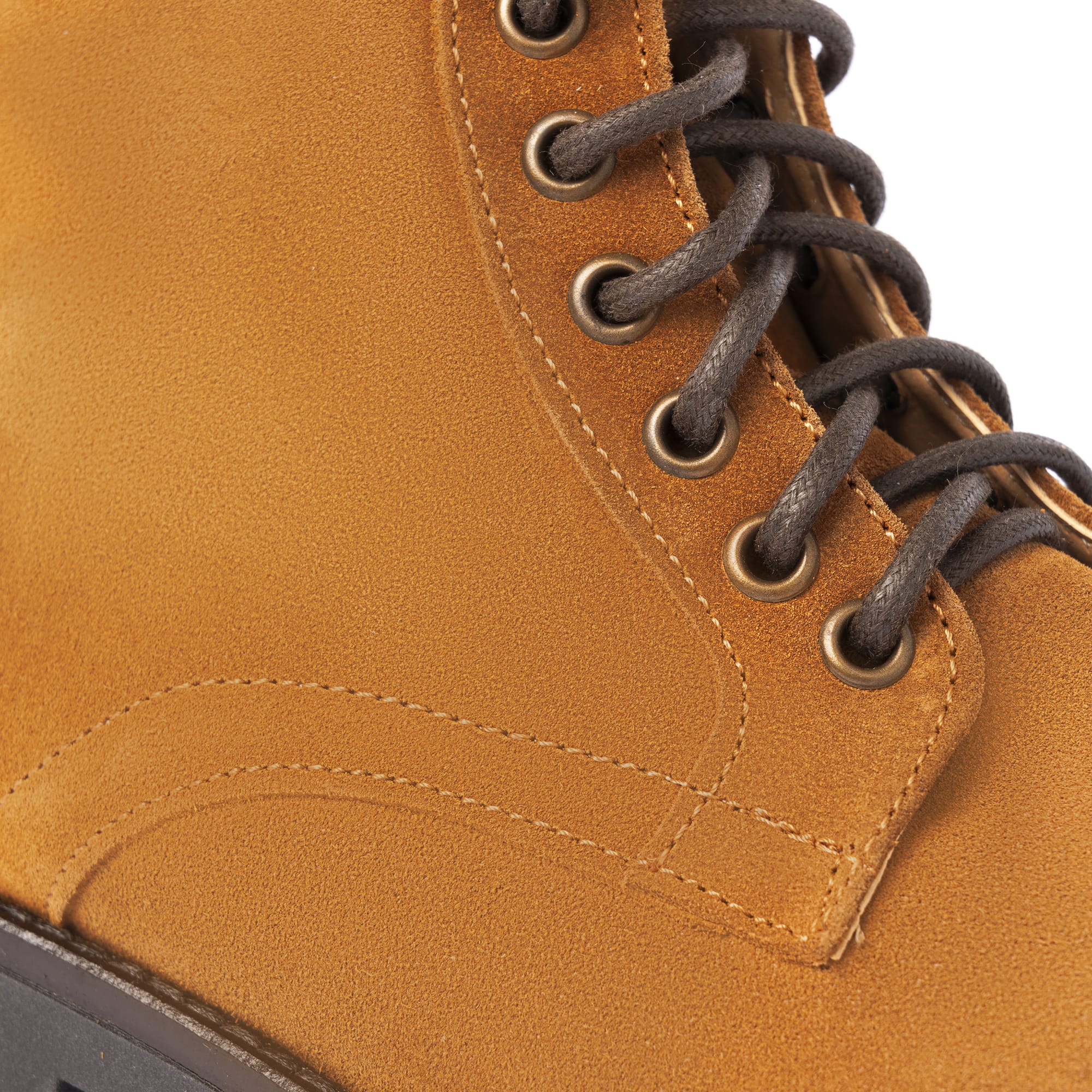 Glatte Stiefeletten aus Wildleder – Cognac