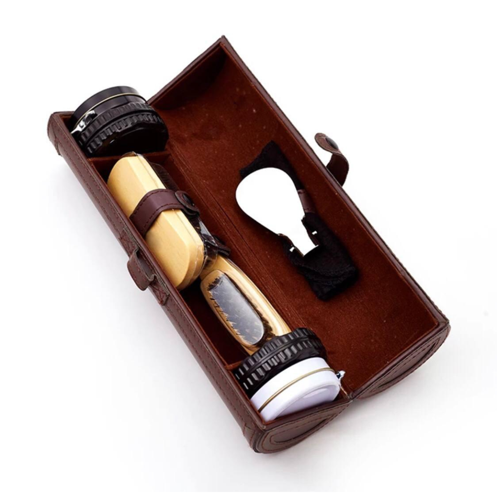 Luxuriöses Schuhputzset in praktischer Geschenkbox